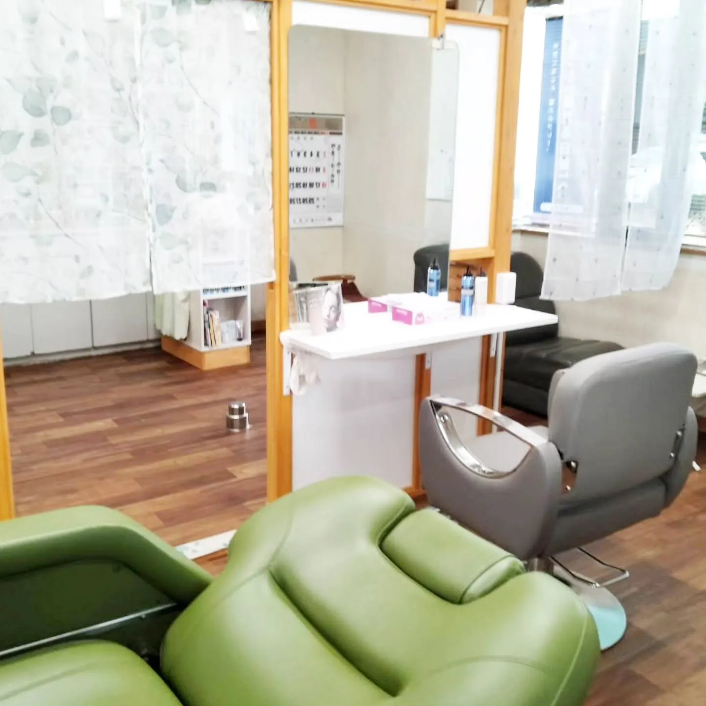 こんにちは!9月オープン予定のSALON de HATSUで...